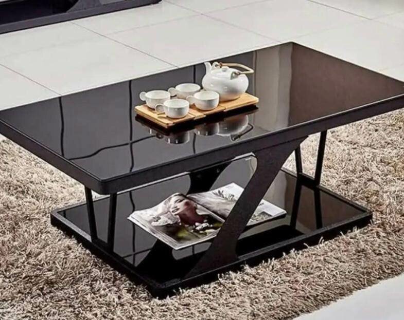 Table basse design en verre noir