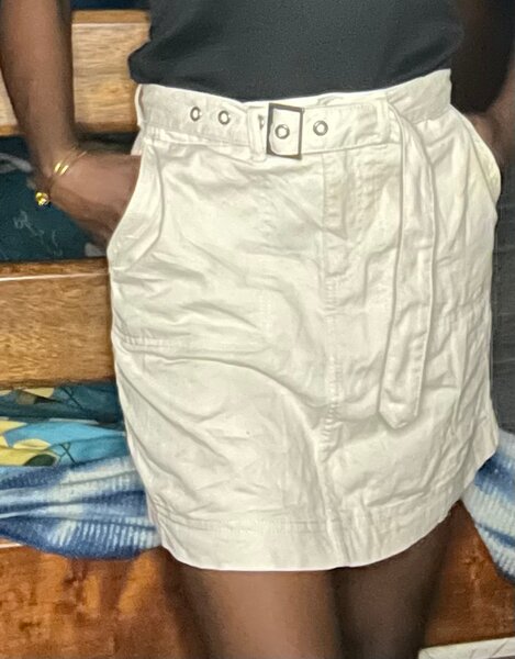 Jupe en coton beige avec ceinture