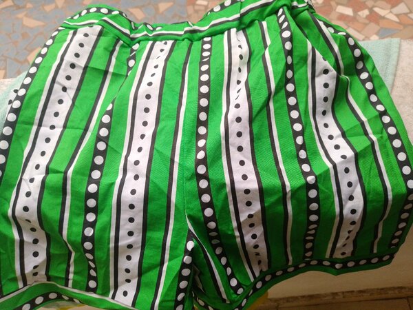 Shorts à motifs rayés verts