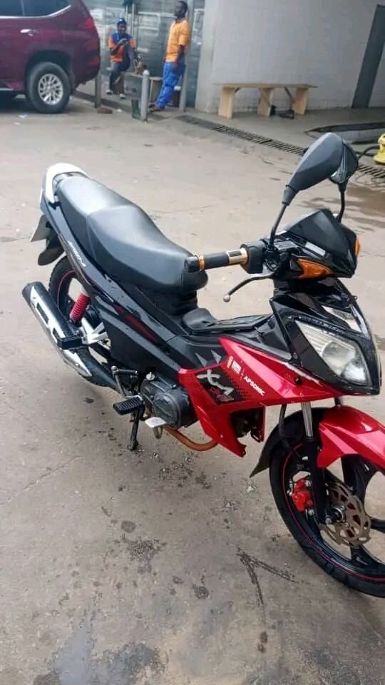 Moto urbaine sportive