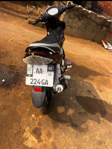 Moto Yamaha Marron et Blanc