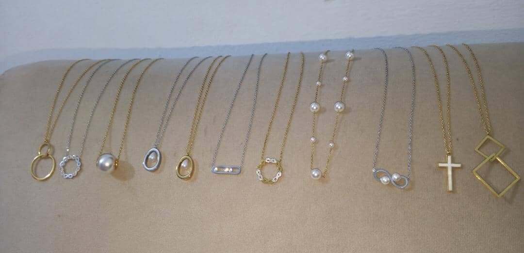 Bijoux élégants chaînes dorées