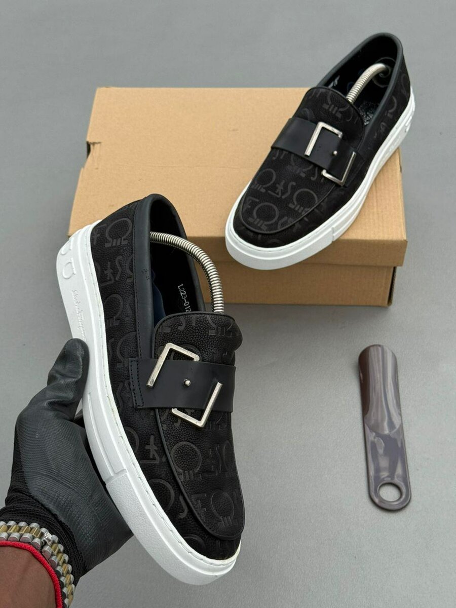 Mocassins en cuir noir élégant