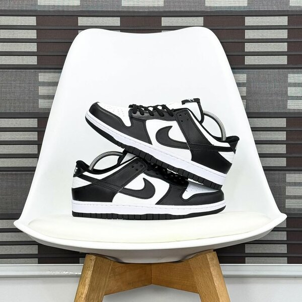 Baskets Nike Dunk Low Noires et Blanches