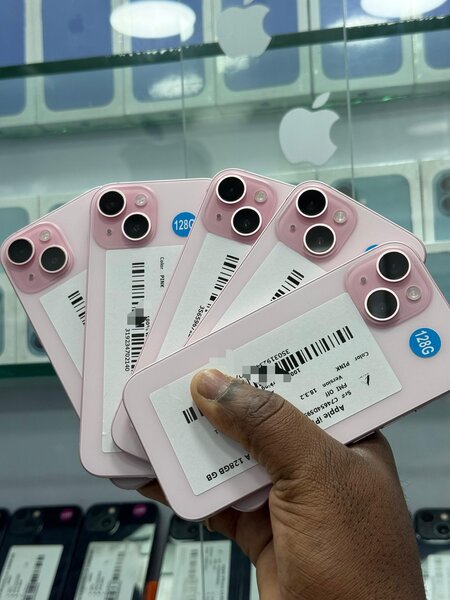 iPhone 15 quasi neuf 128GO