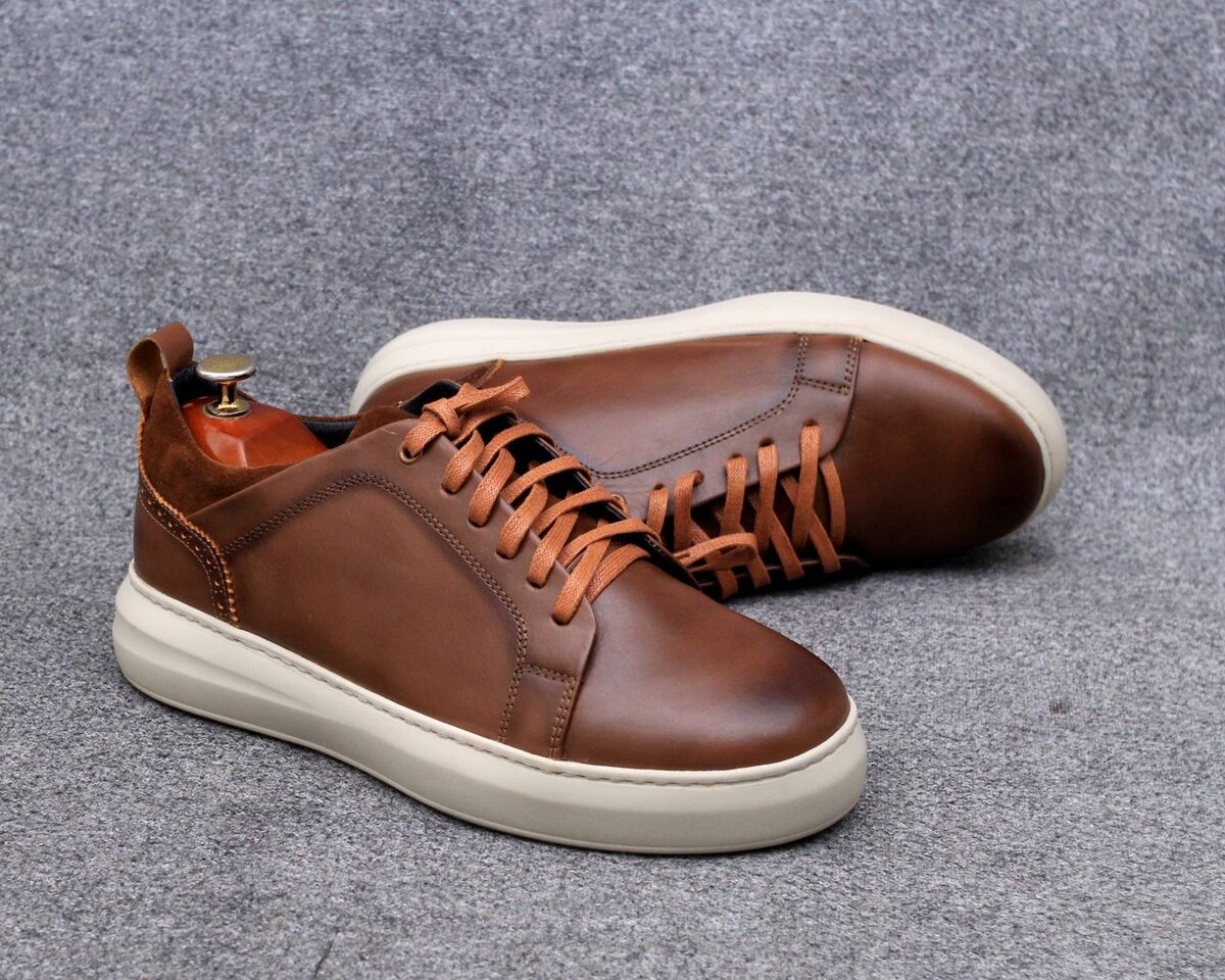 Sneakers en cuir marron chic