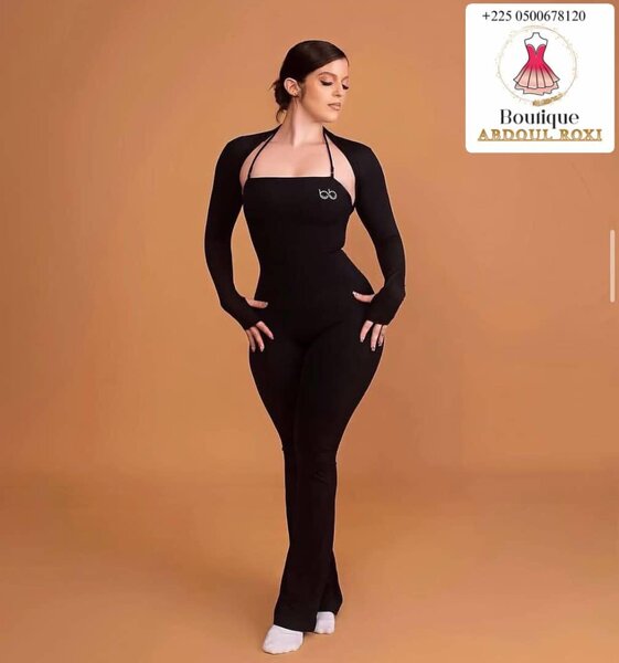 Combinaison moulante femme élégante