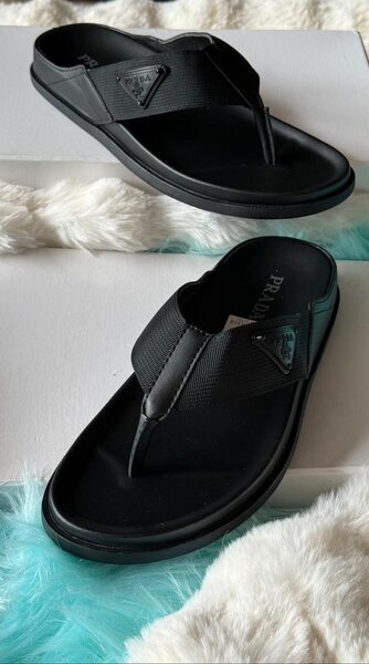 Tongs en cuir élégantes