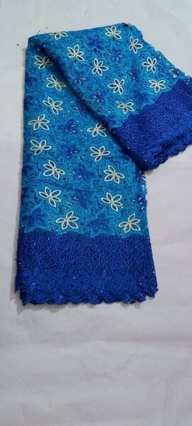 Tissu brodé en dentelle colorée