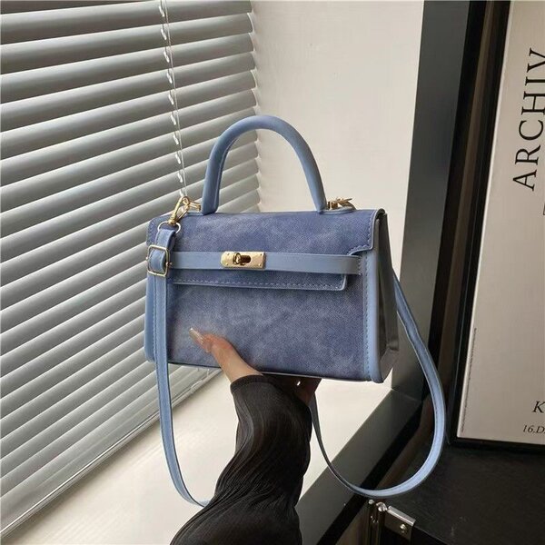 Sac à main bleu élégant