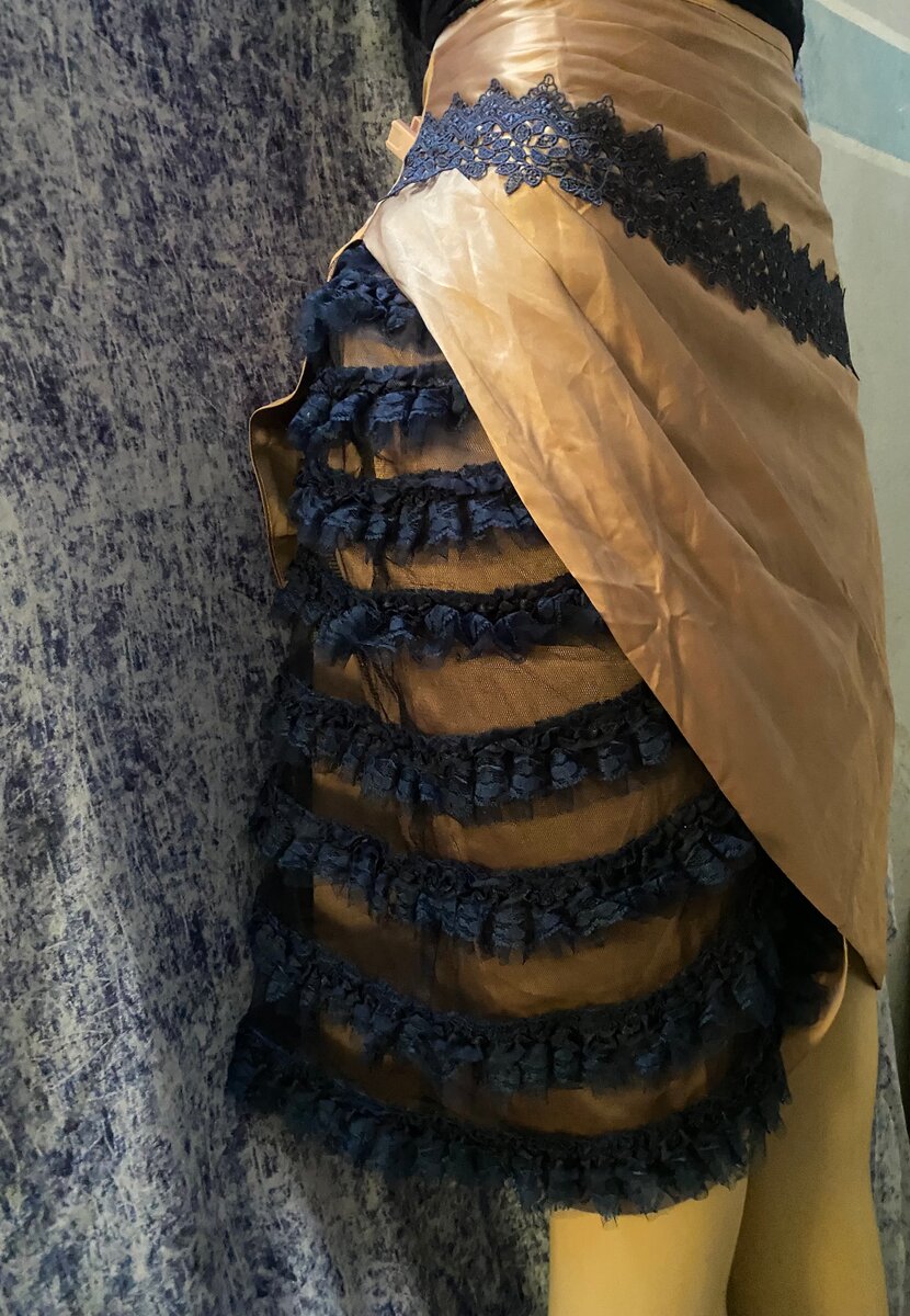 Jupe en satin avec dentelle