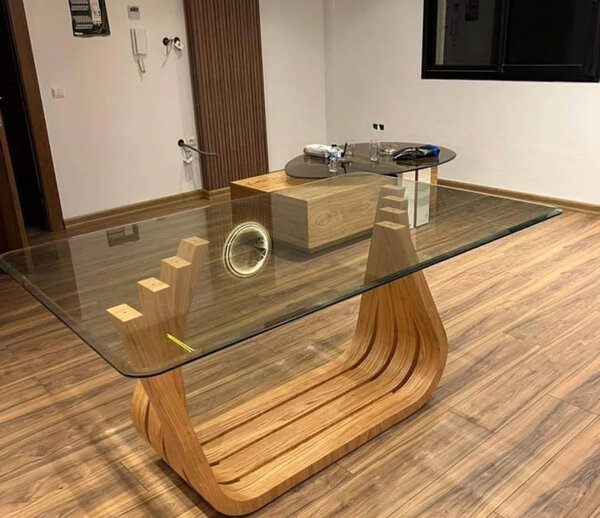 Table design moderne en verre