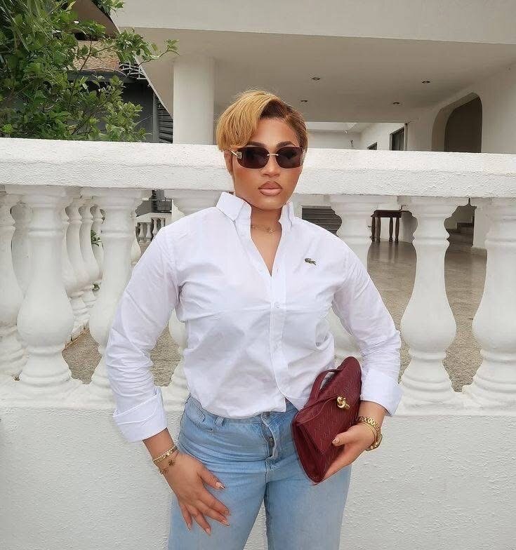 Chemise décontractée blanche en coton pour femme