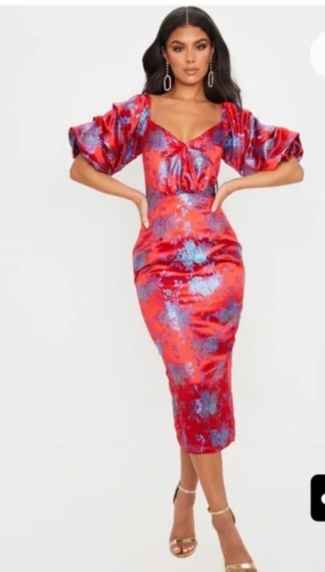 Robe satinée à manches bouffantes