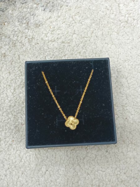 Collier pendentif papillon