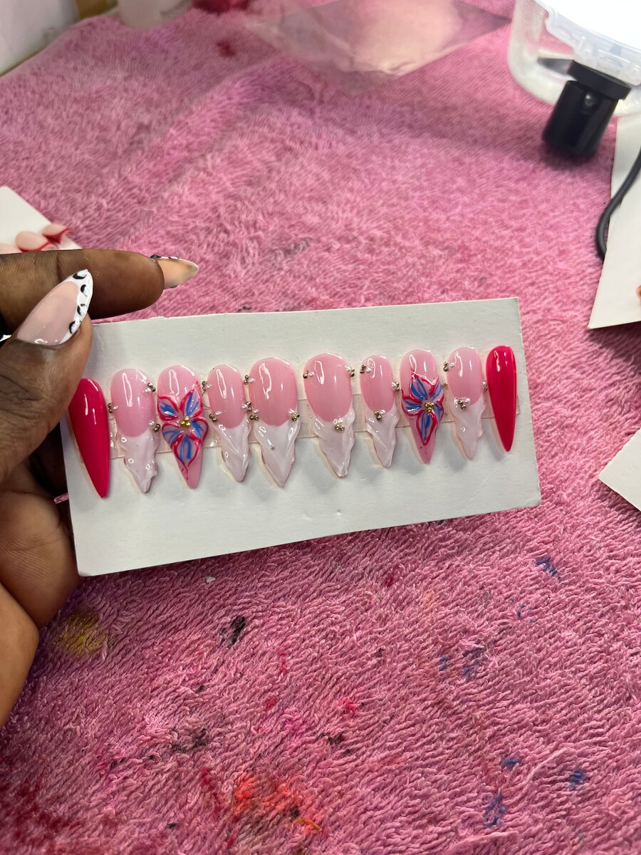 Ongles Faux Art Floral