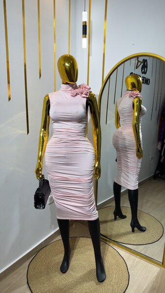 Robe moulante rose élégante