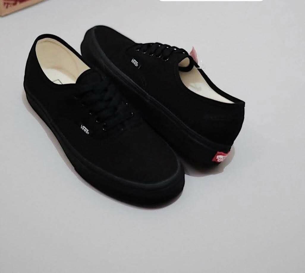 Chaussures noires en toile