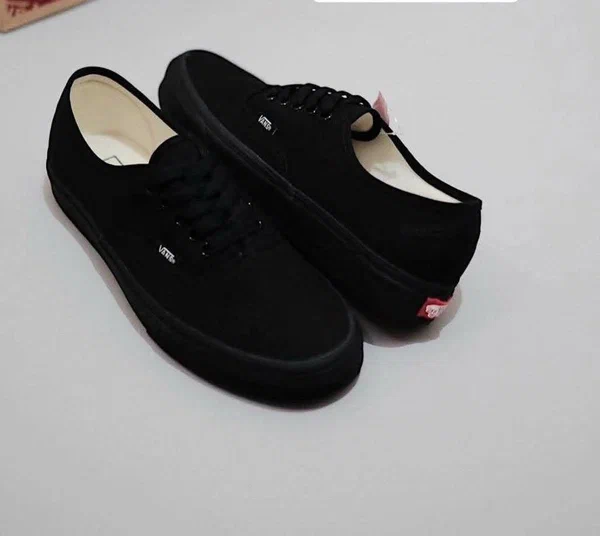 Chaussures noires en toile