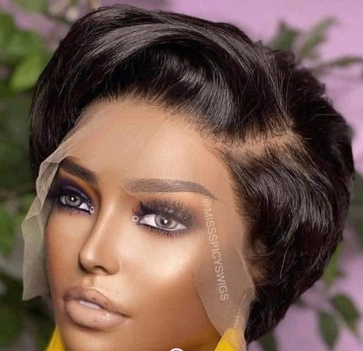 Perruque en dentelle courte