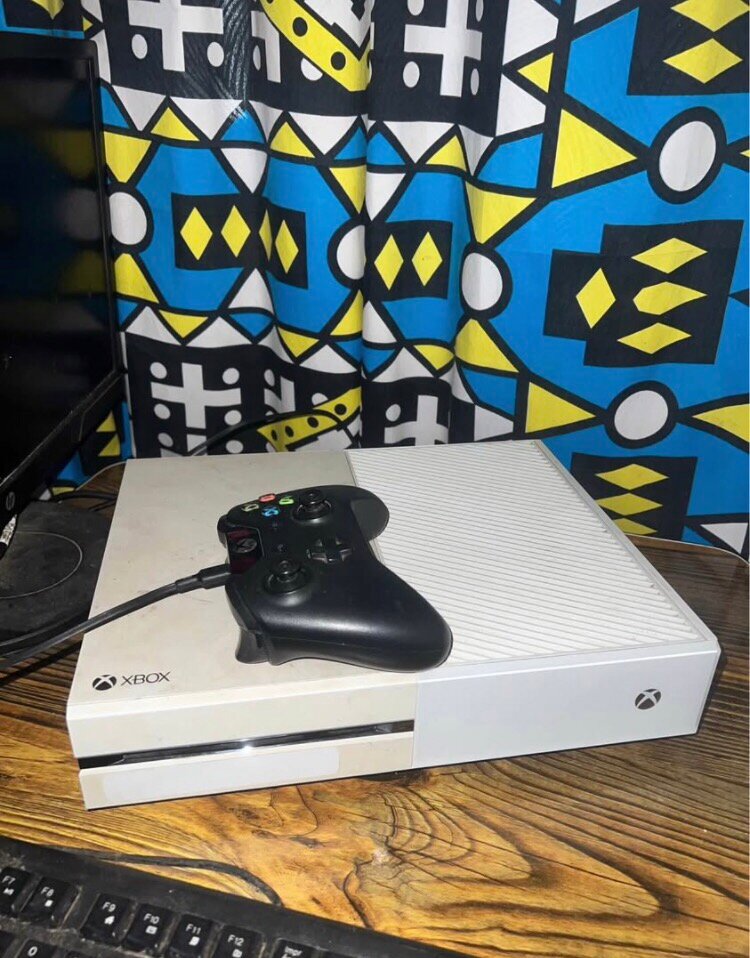 Console Xbox One avec manette