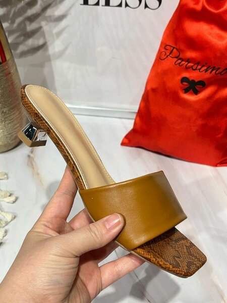 Mules élégantes à talons hauts