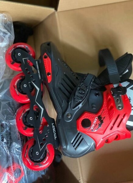 Patins à roulettes noir et rouge pour adultes