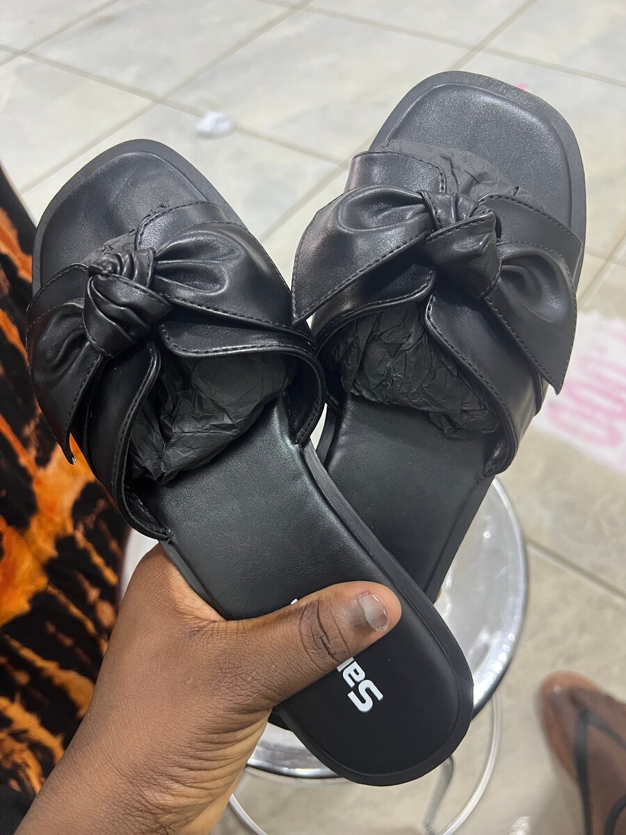 Sandales noires élégantes