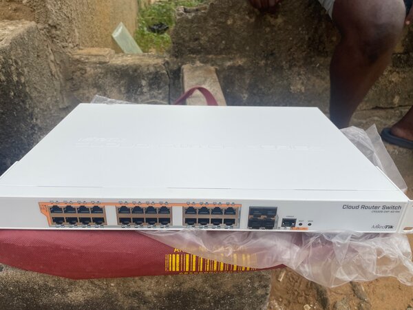 MikroTik CRS328-24P-4S+RM - Cloud Router Switch