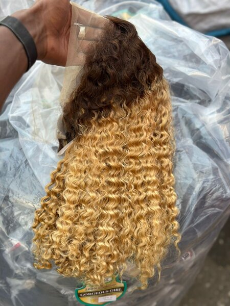 Perruque ondulée ombrée