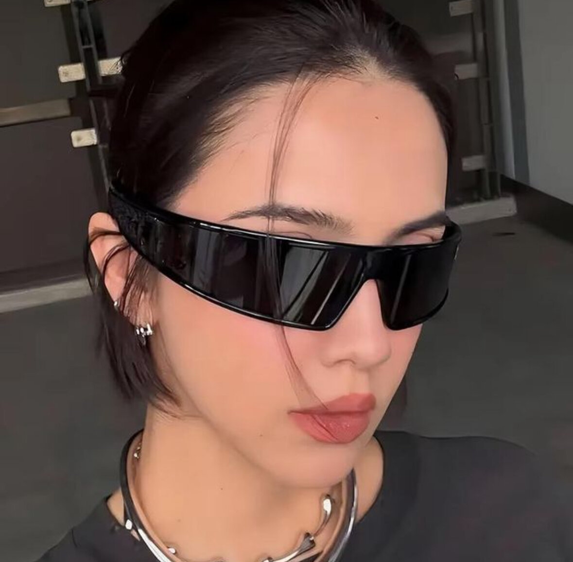 Lunettes de soleil futuristes