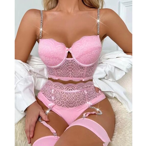 Ensemble lingerie dentelle rose