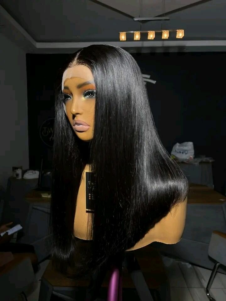 Perruque en cheveux lisses