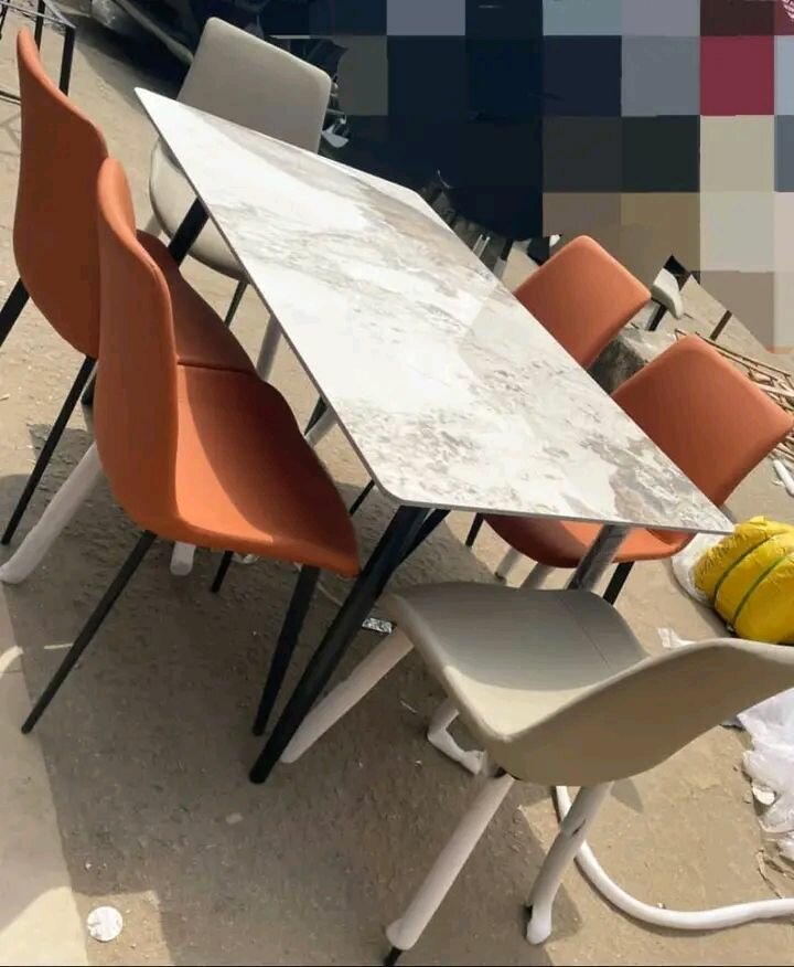 Table à manger design moderne