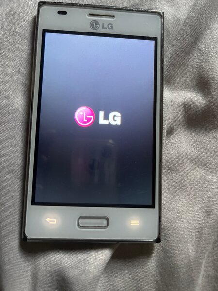 Smartphone LG compact blanc