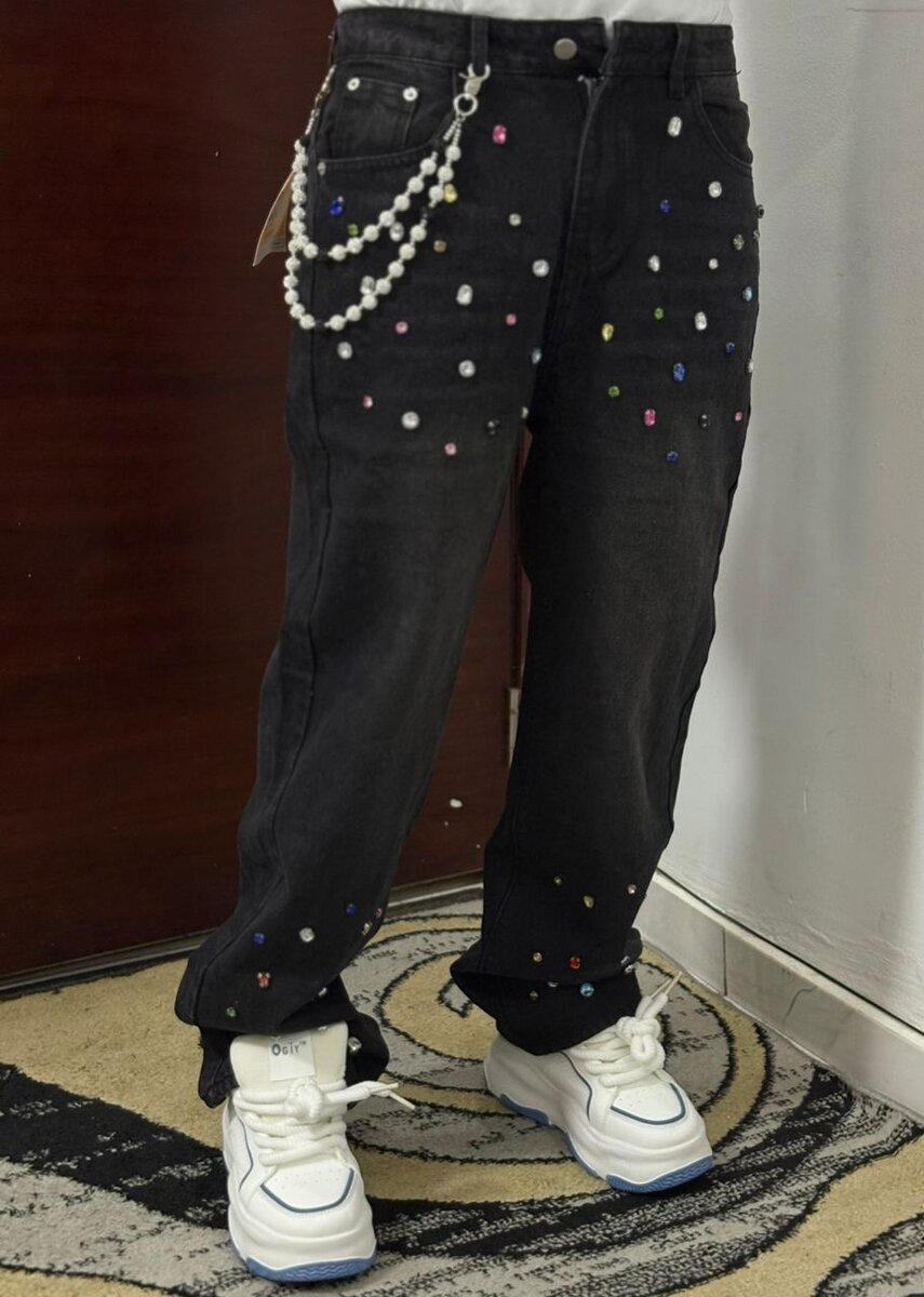 Jeans noirs avec décorations