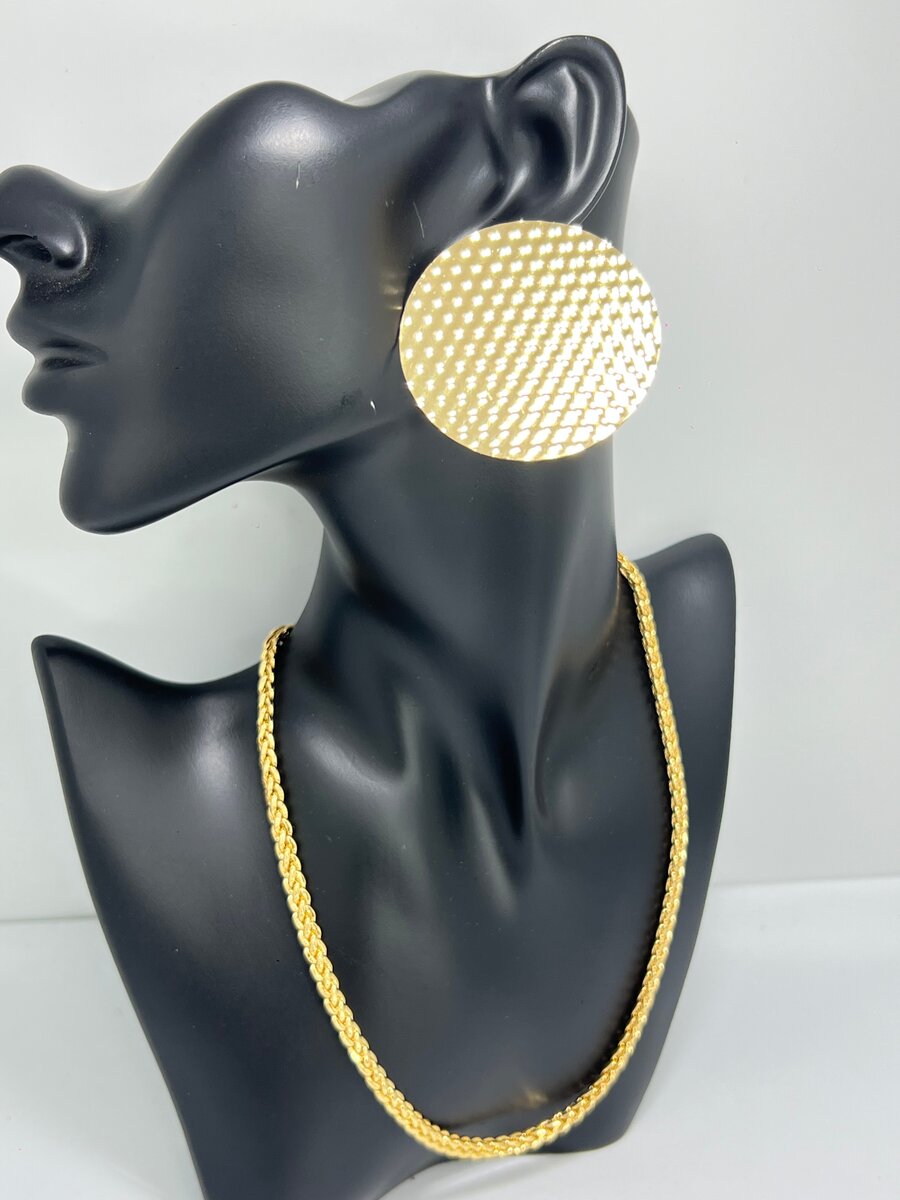 Boucles d'oreilles dorées élégantes