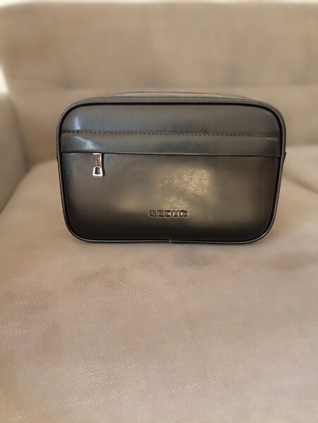 Trousse en cuir noir