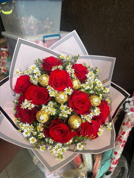 Bouquet roses et chocolats