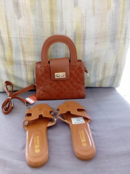 Sac en cuir élégant, sandale38