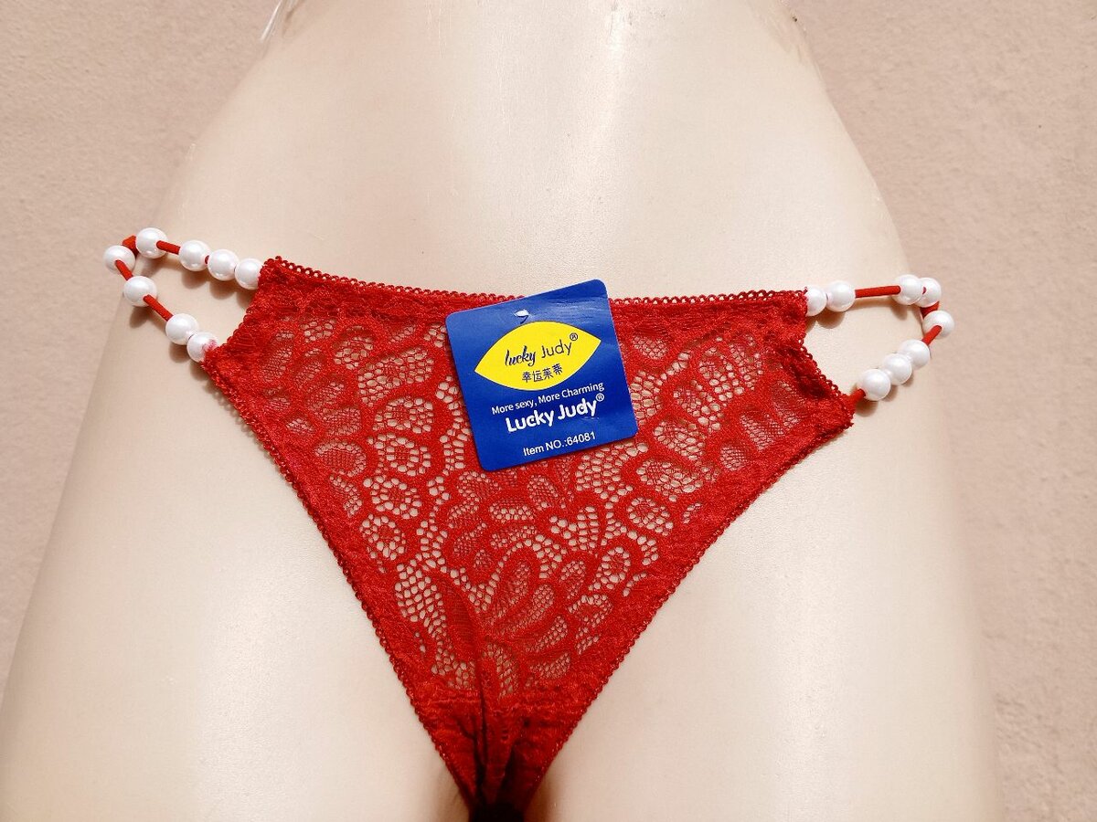 String en dentelle rouge sexy