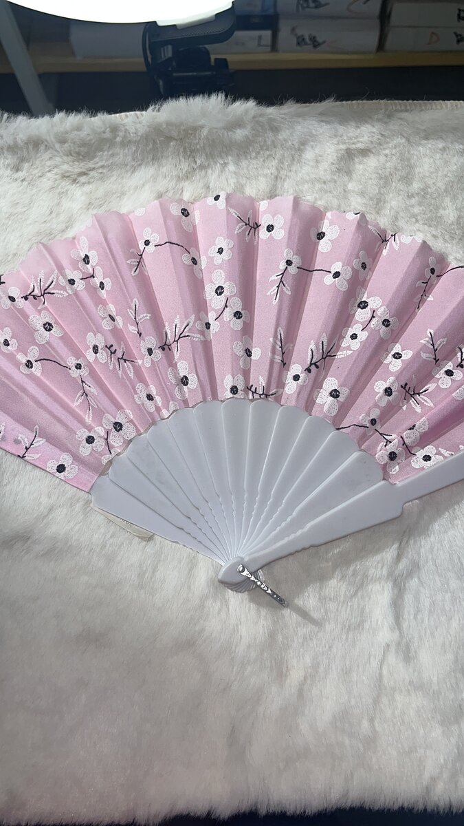 Éventail Pliant Floral Élégant