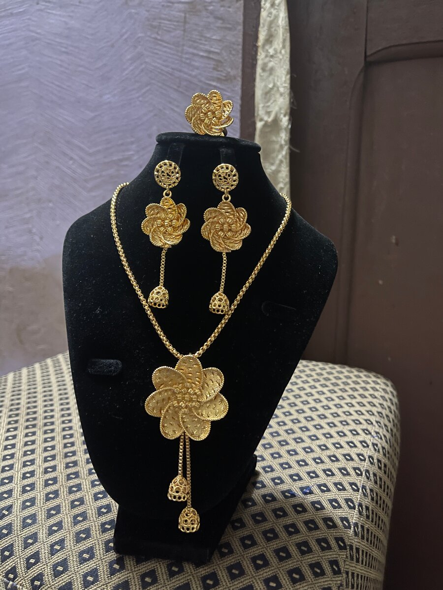 Parure Bijoux Dorés Élégants