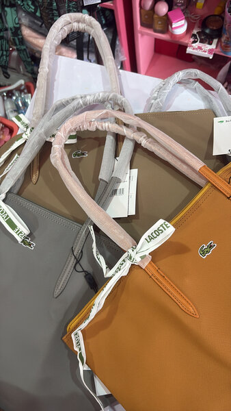 Sac à main Lacoste élégant