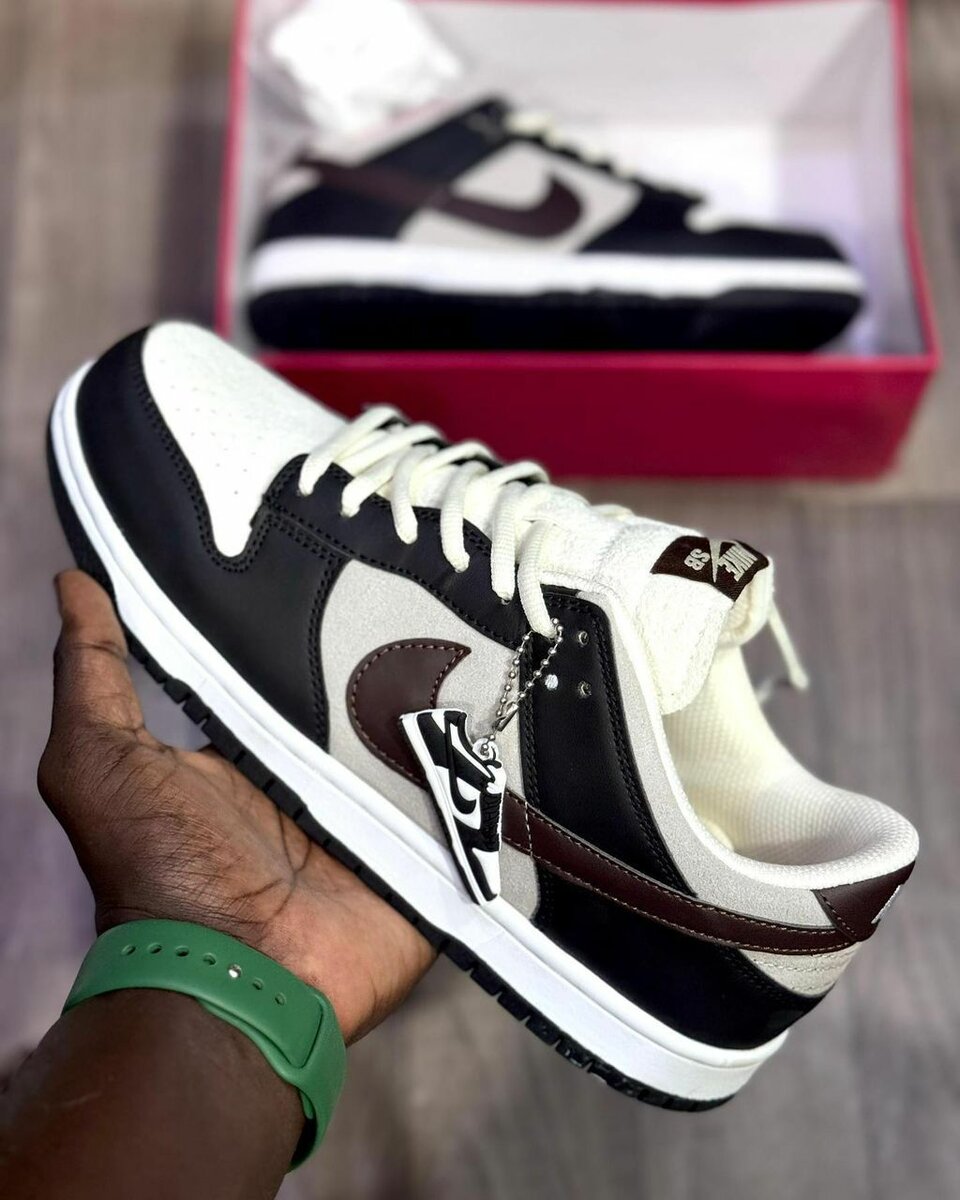 Baskets noires et blanches