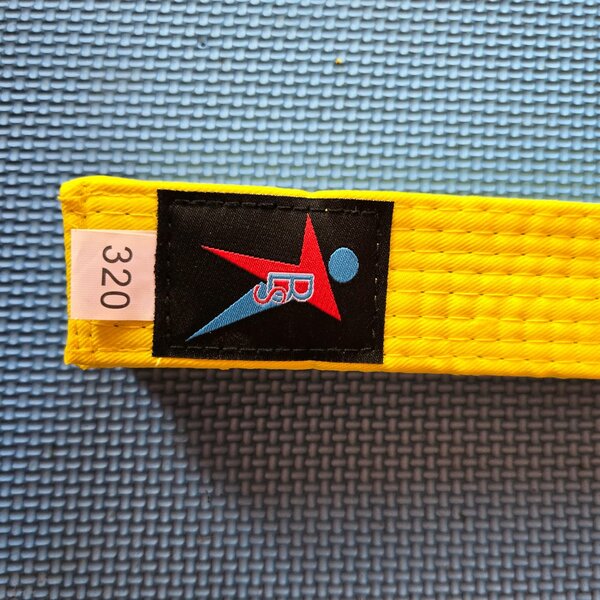 Ceinture de karaté jaune durable