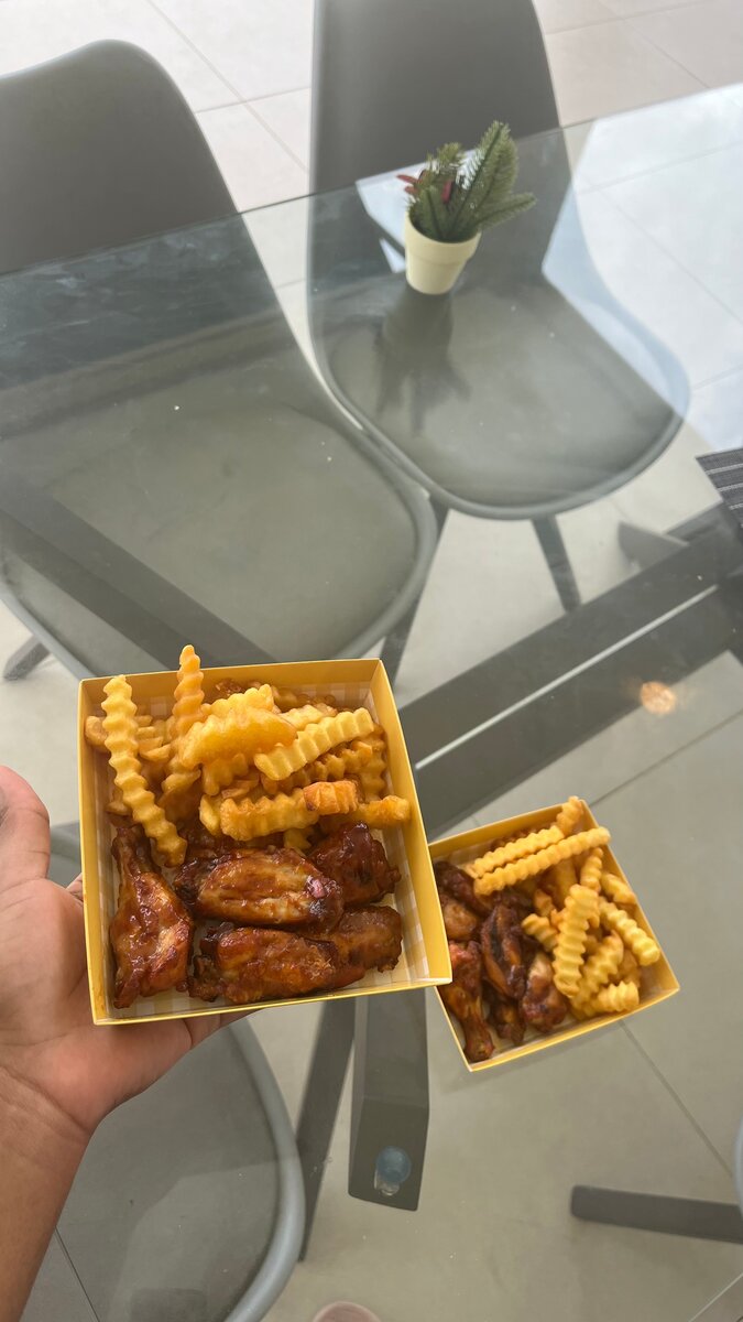 Délicieuses ailes de poulet et frites