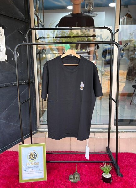 T-shirt noir graphique