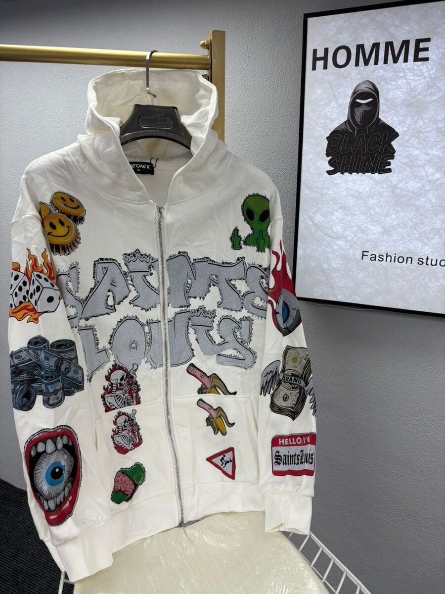 Sweat à capuche graphique moderne