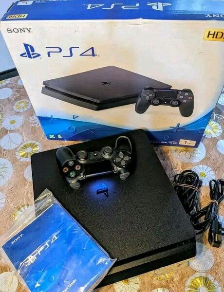 Console Sony PS4 Slim